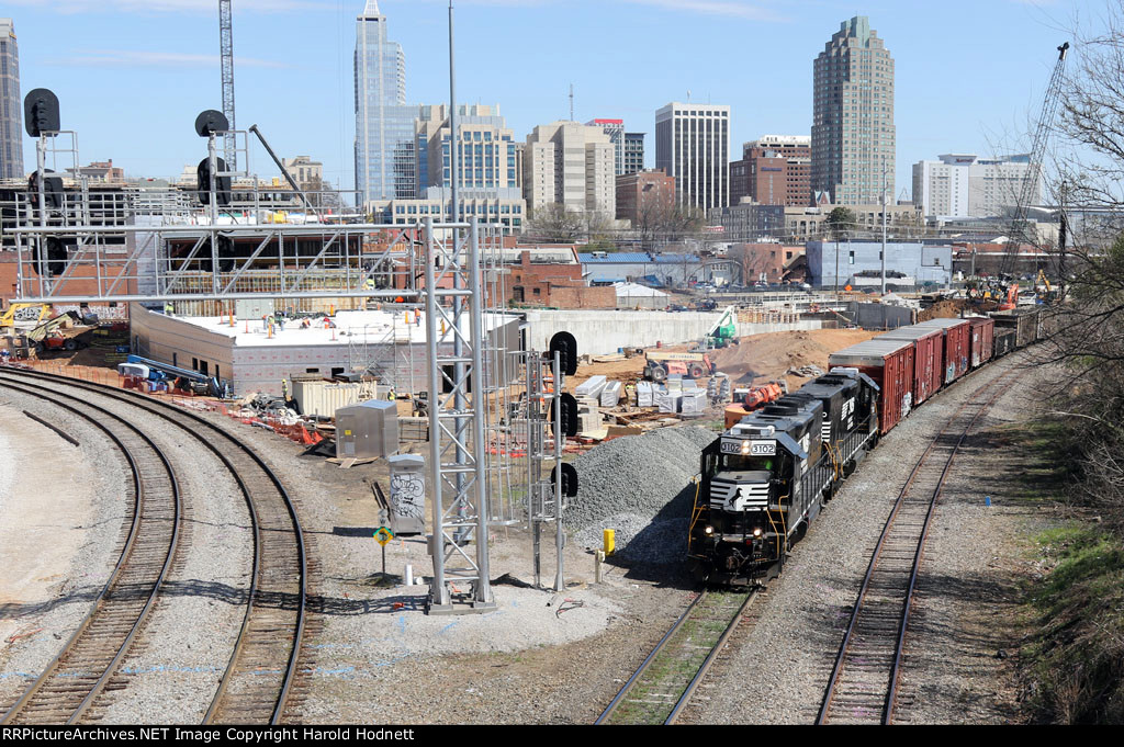 NS 3102 leads train E60 past the signal at Boylan